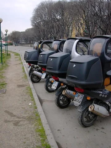 C1 garées à la Darsena de Milan, mars 2004.
